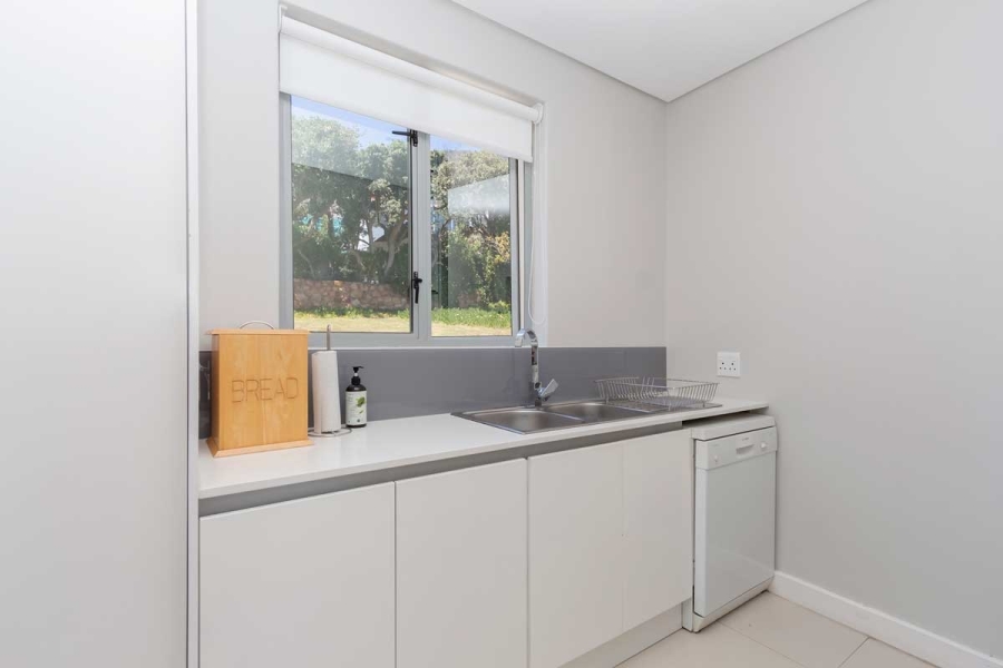 To Let 5 Bedroom Property for Rent in Camps Bay Western Cape